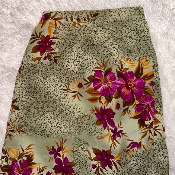 ⭐️5 for $25⭐️ maxi skirt - Picture 4 of 5